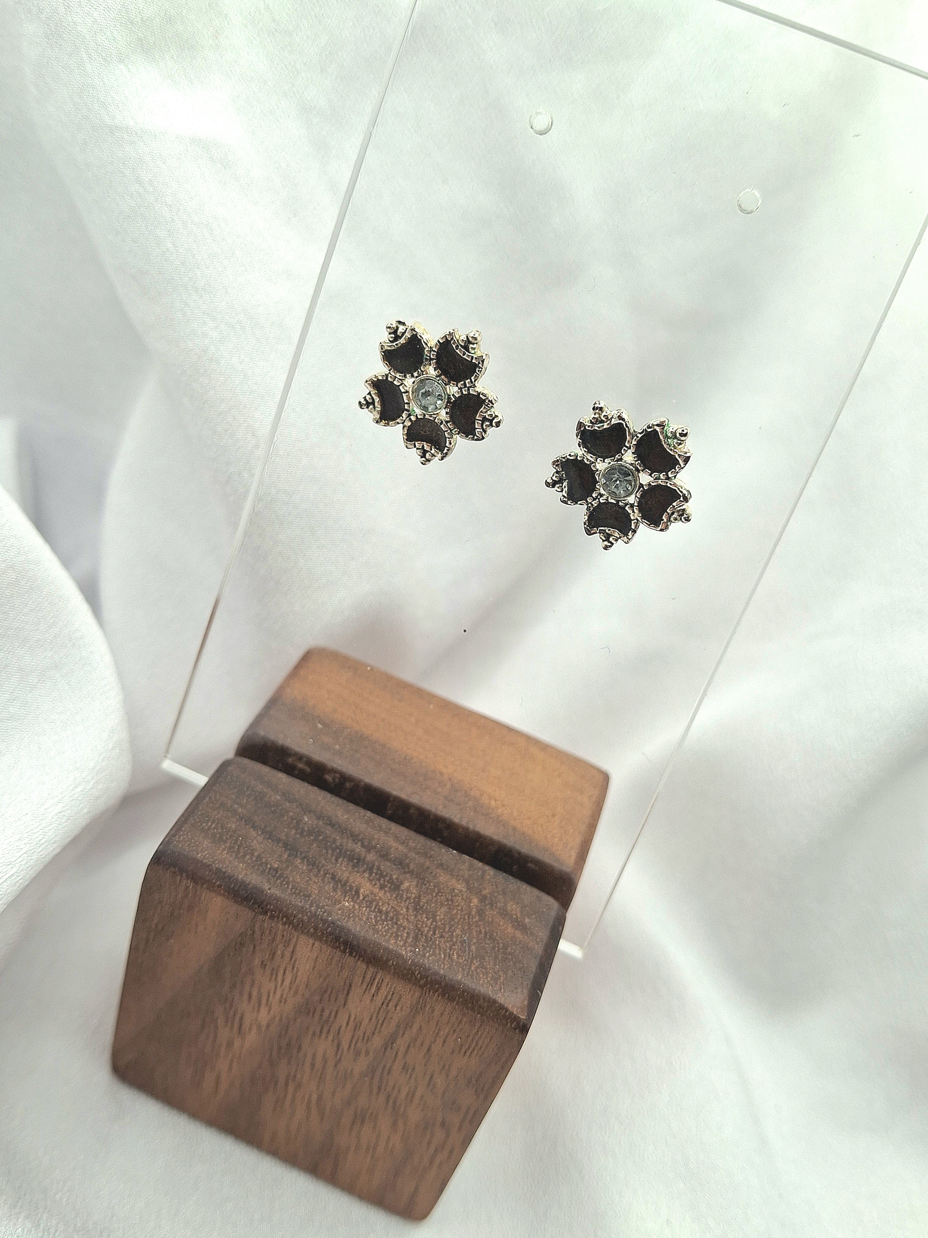 Image 4 for Vintage Floral Stud Earrings - Dark Stone & Silver