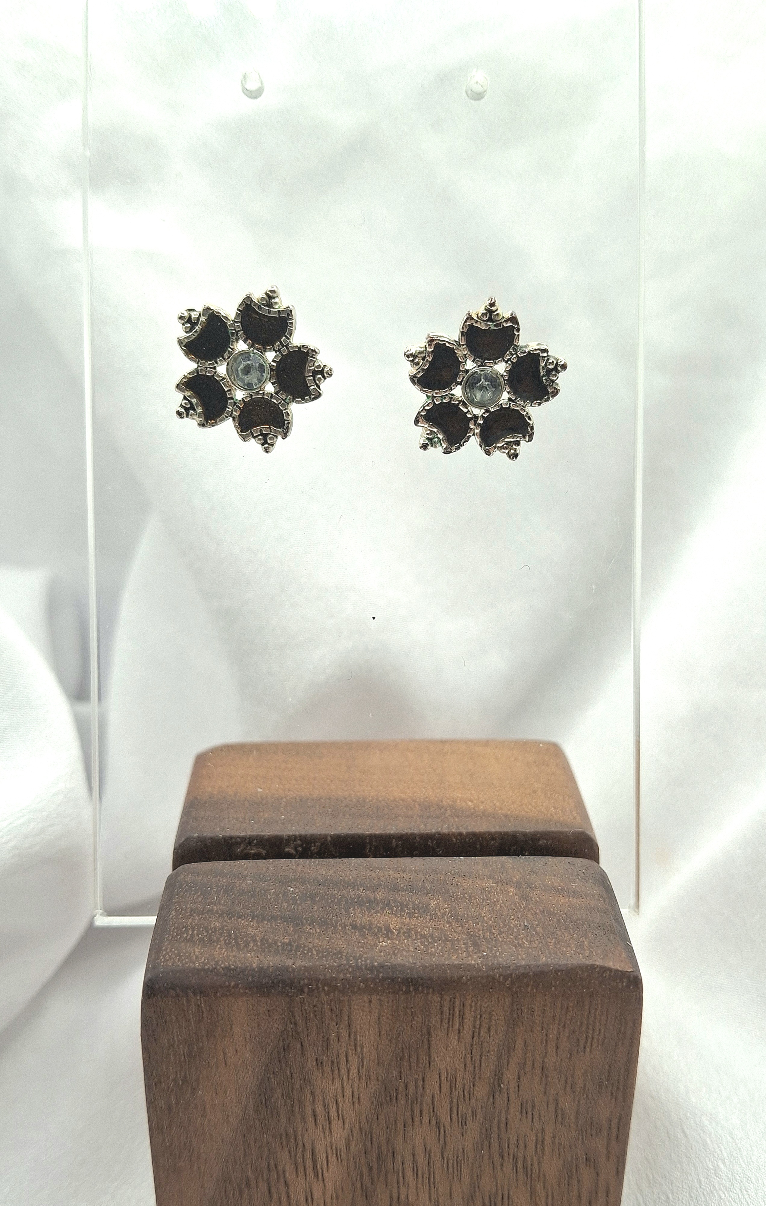 Image 2 for Vintage Floral Stud Earrings - Dark Stone & Silver