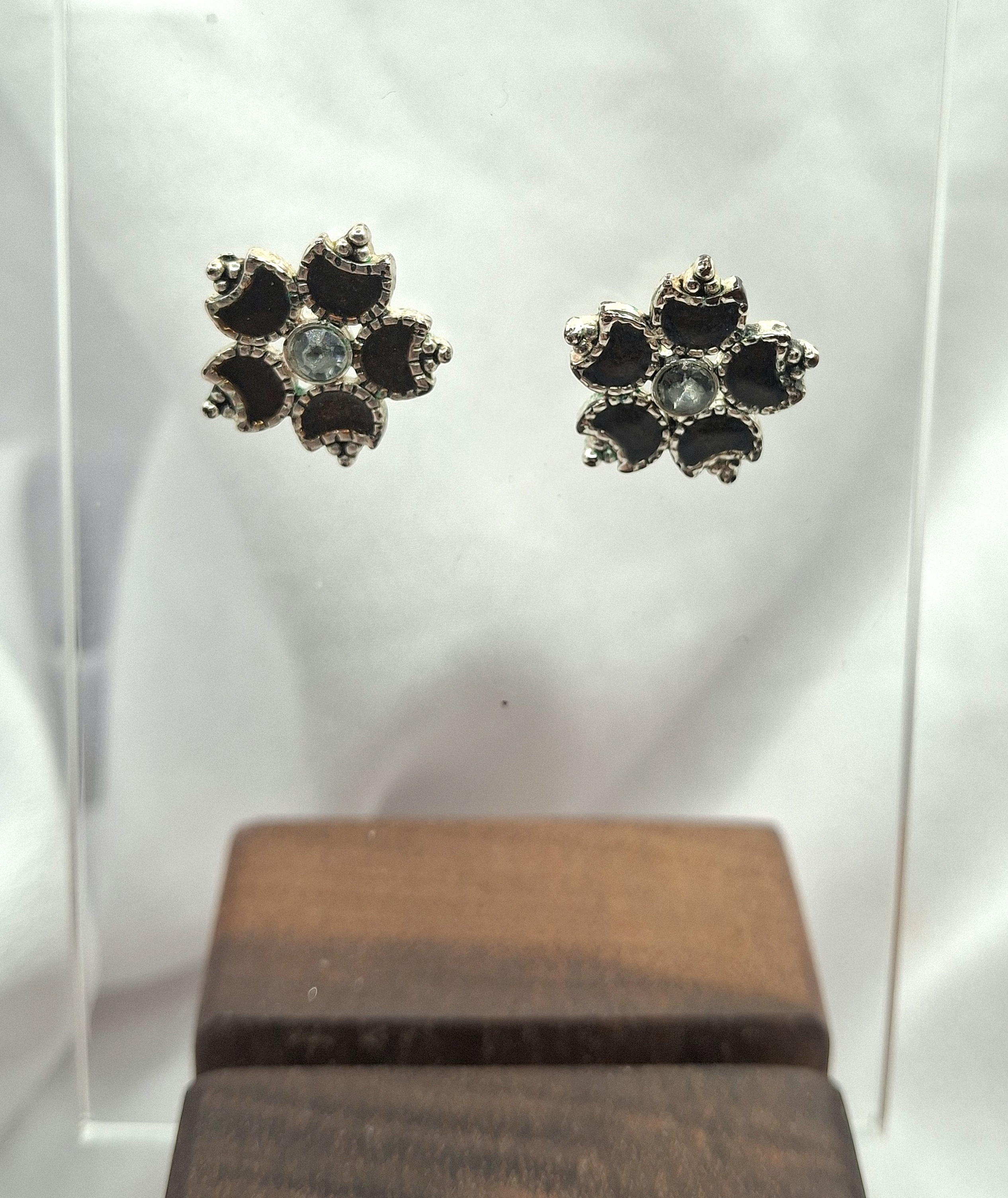 Image 5 for Vintage Floral Stud Earrings - Dark Stone & Silver
