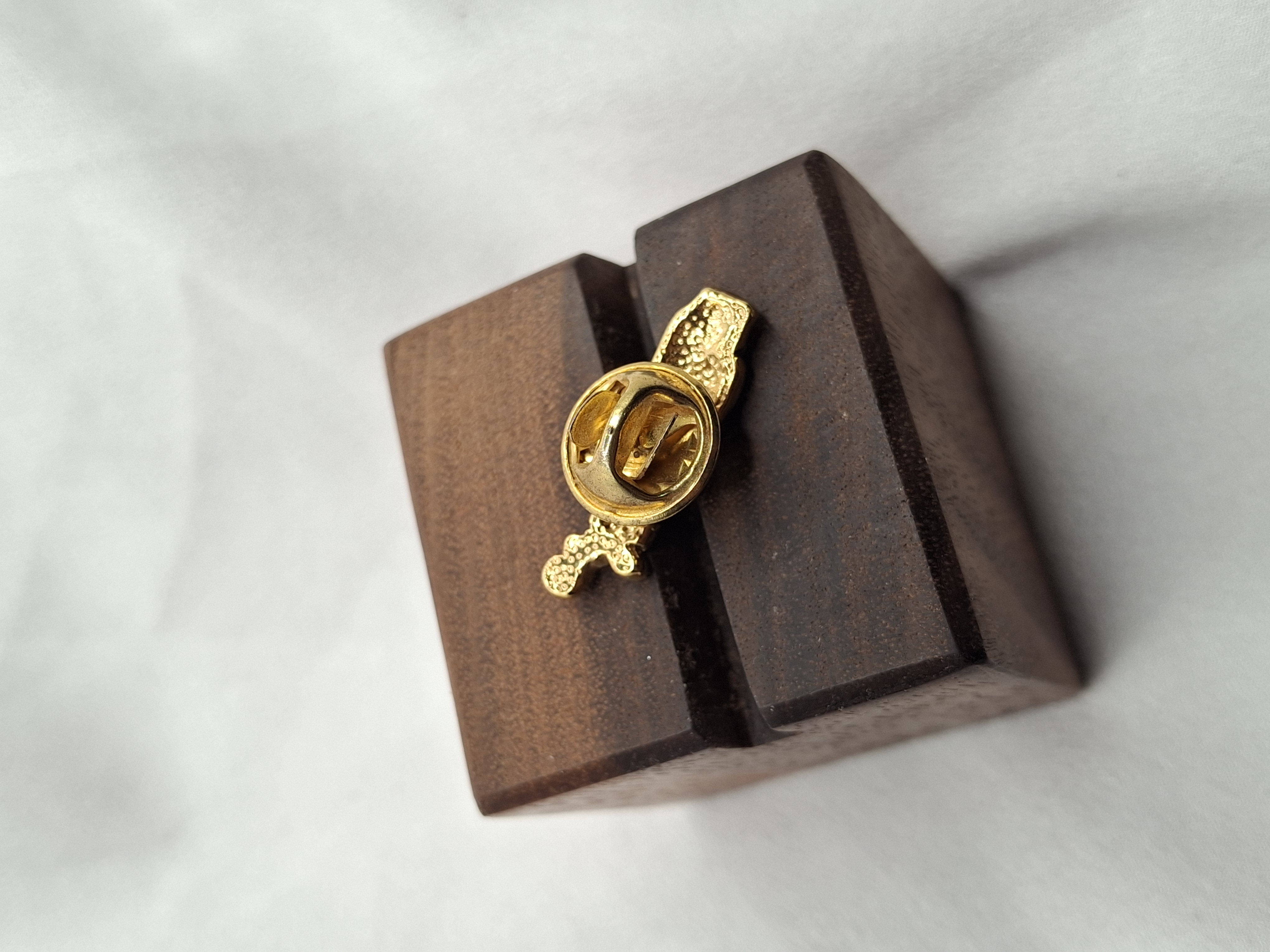 Image 4 for Vintage Golf Bag Lapel Pin