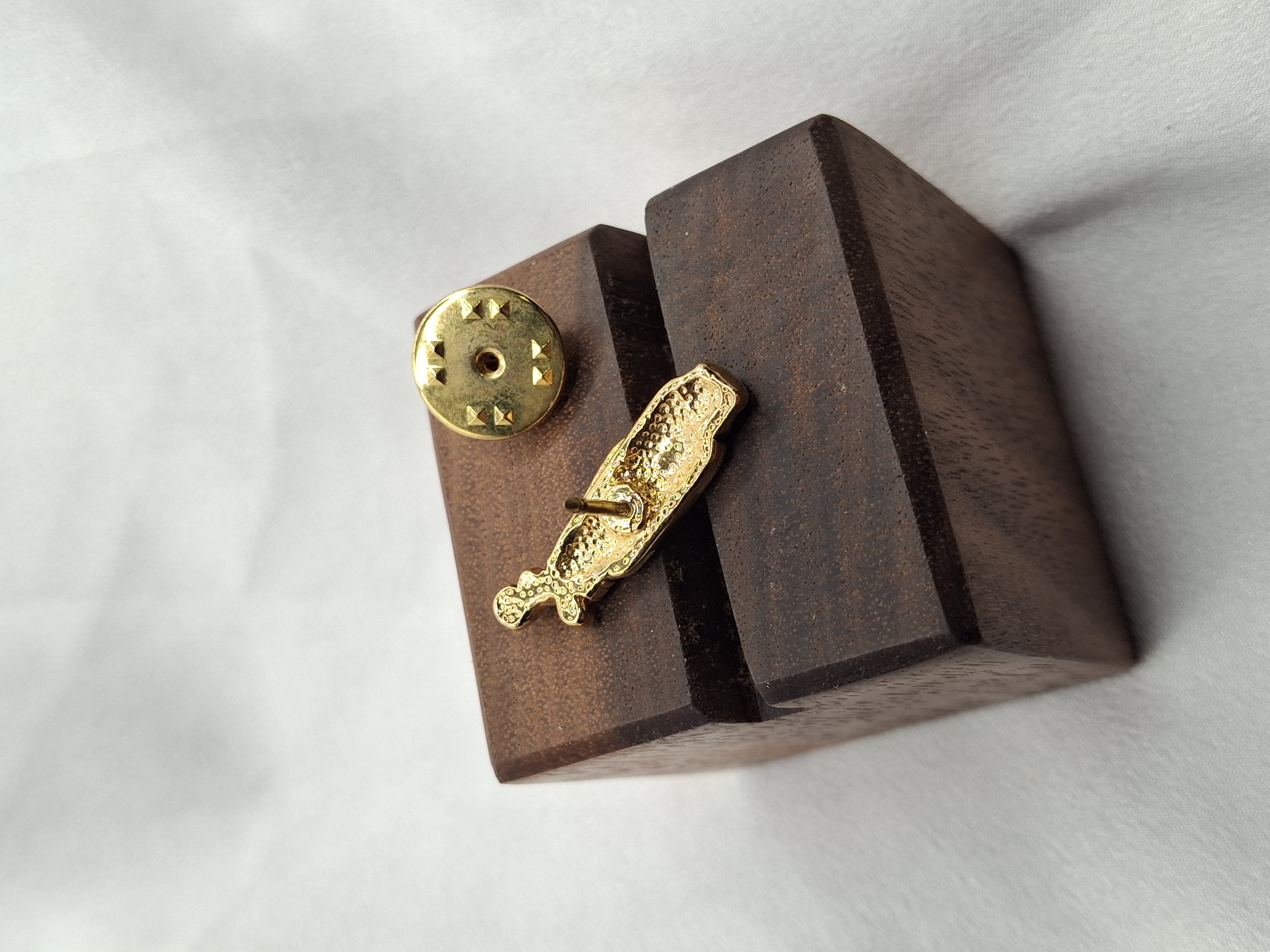 Image 5 for Vintage Golf Bag Lapel Pin