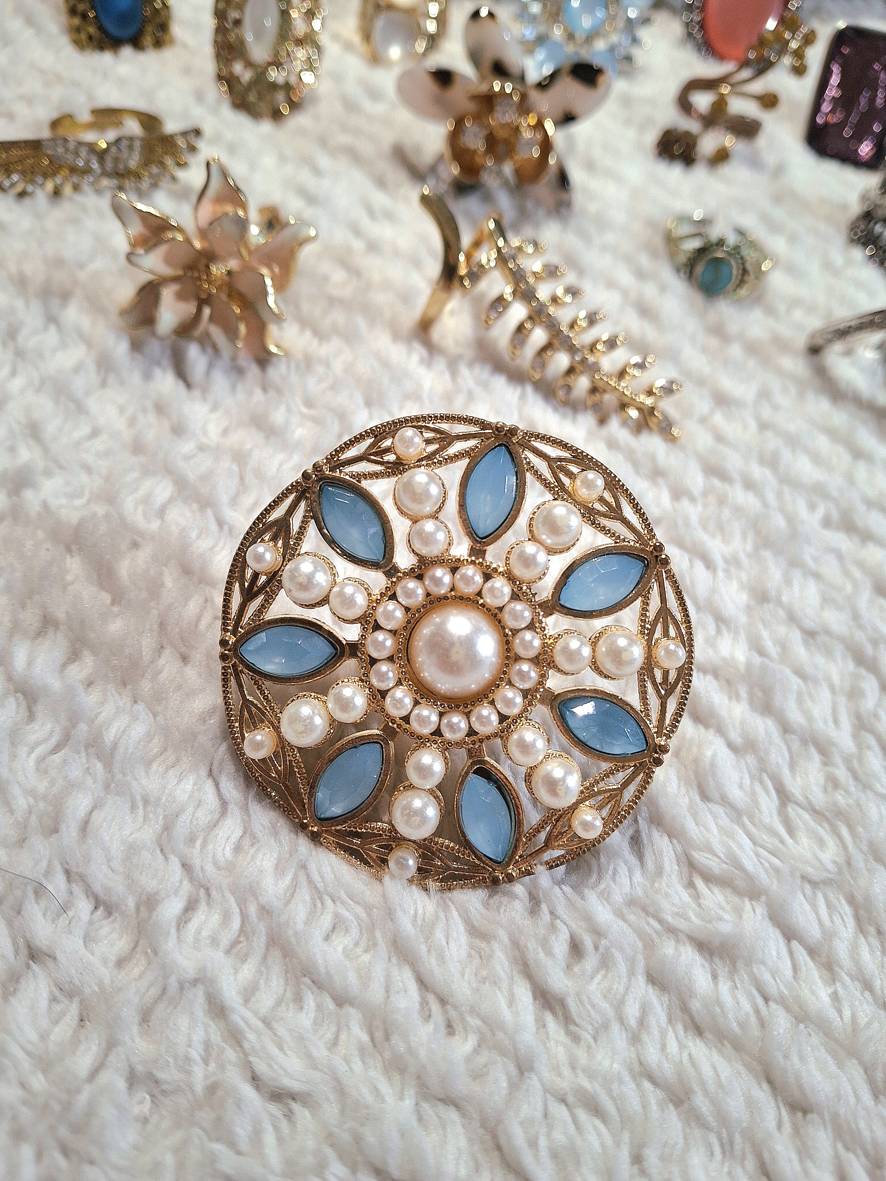 Image 2 for Vintage Adjustable Pearl Large Statement Ring - Gold & Blue