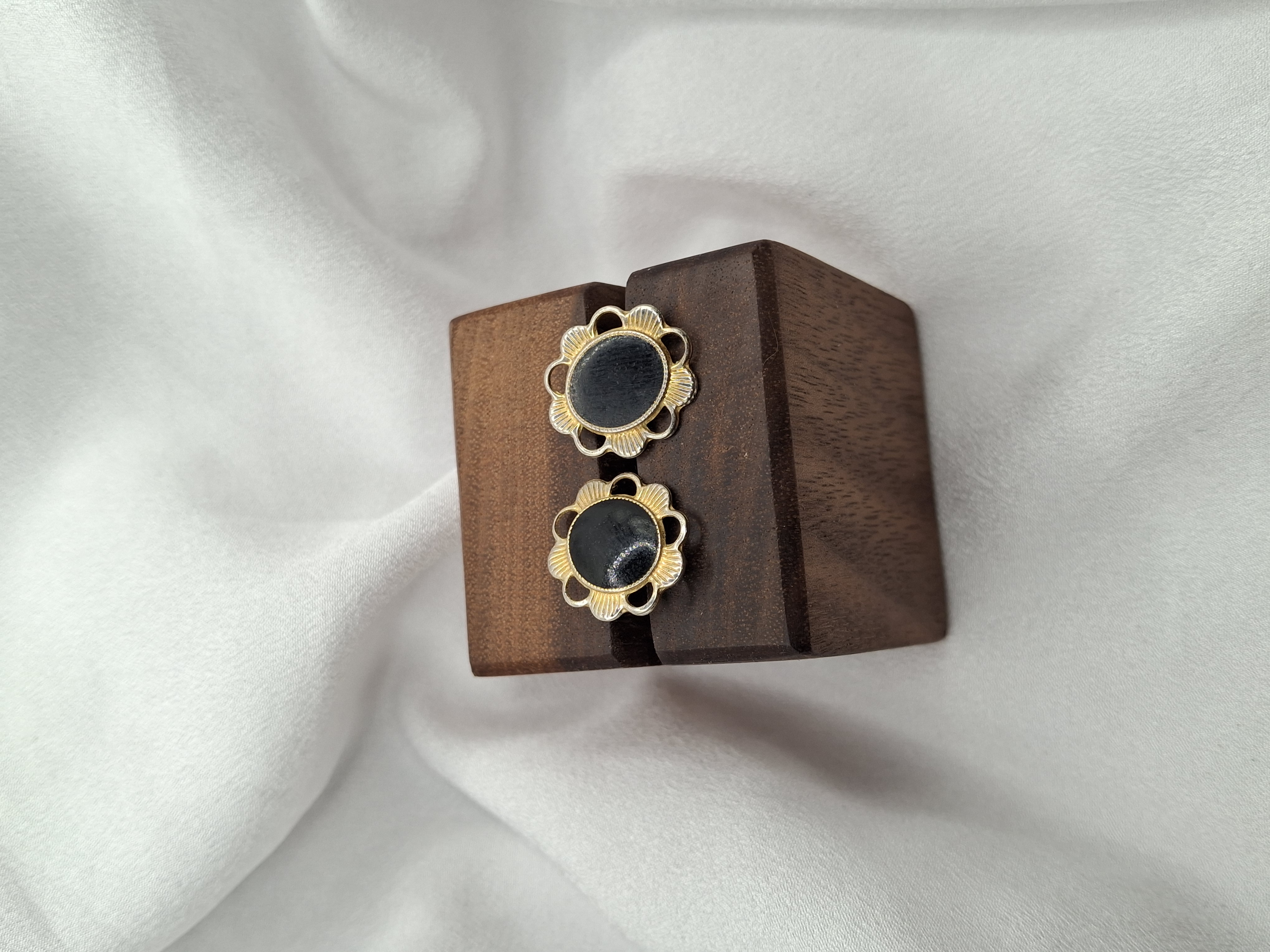 Image 3 for Vintage Black & Gold Flower Stud Earrings
