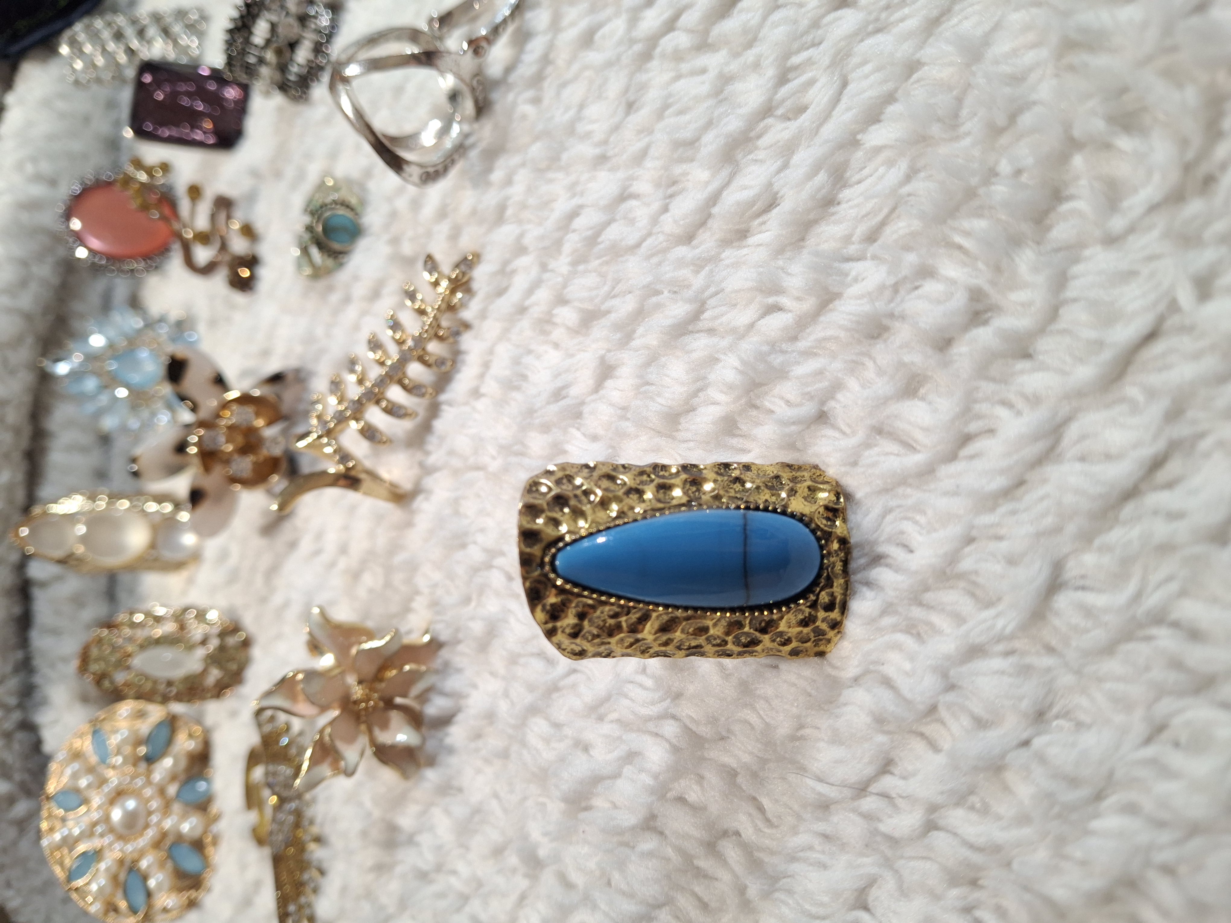 Image 3 for Vintage Hammered Gold Toned Faux Turquoise Statement Ring