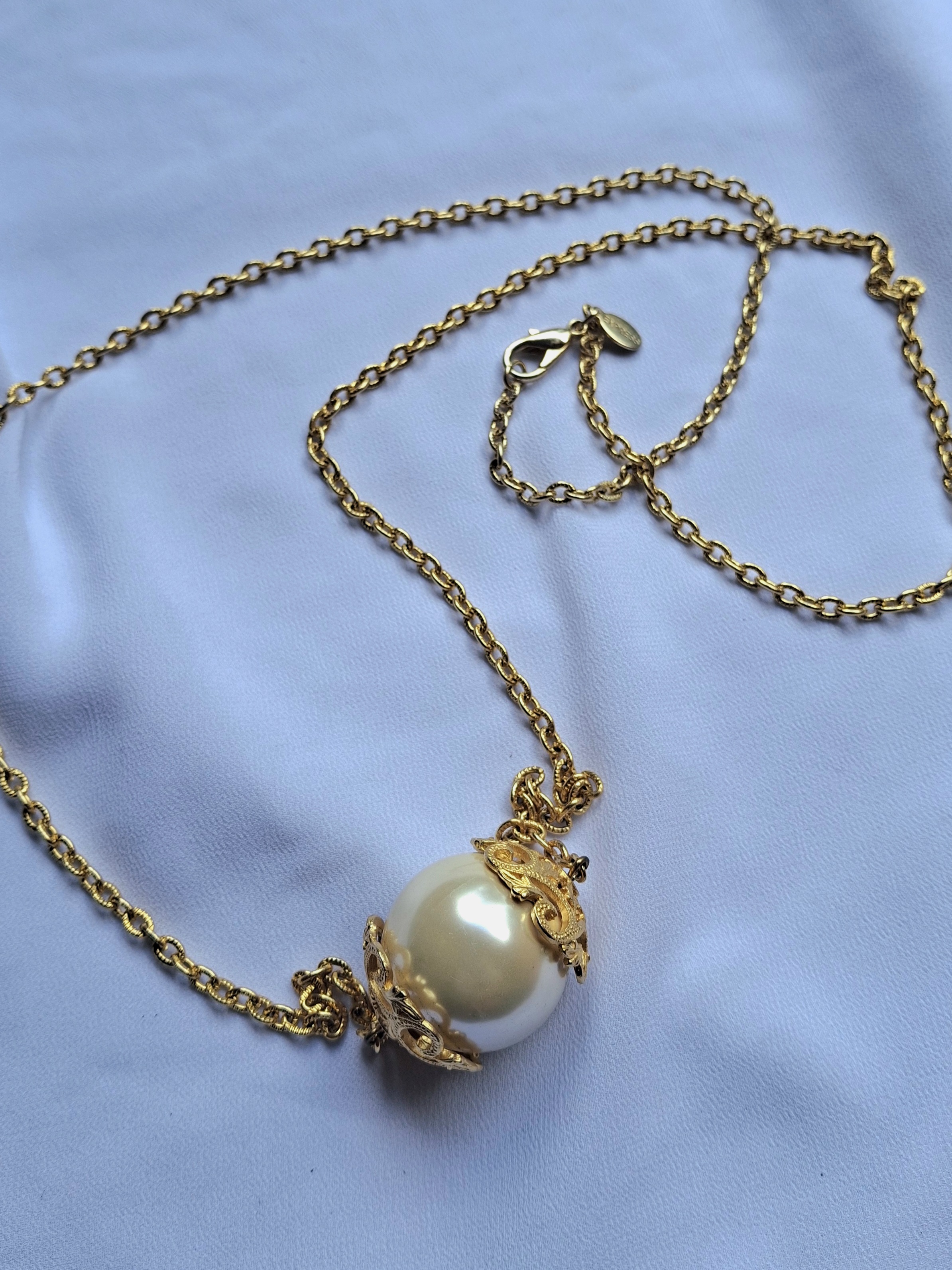 Vintage Express Gold Chain Pearl Necklace