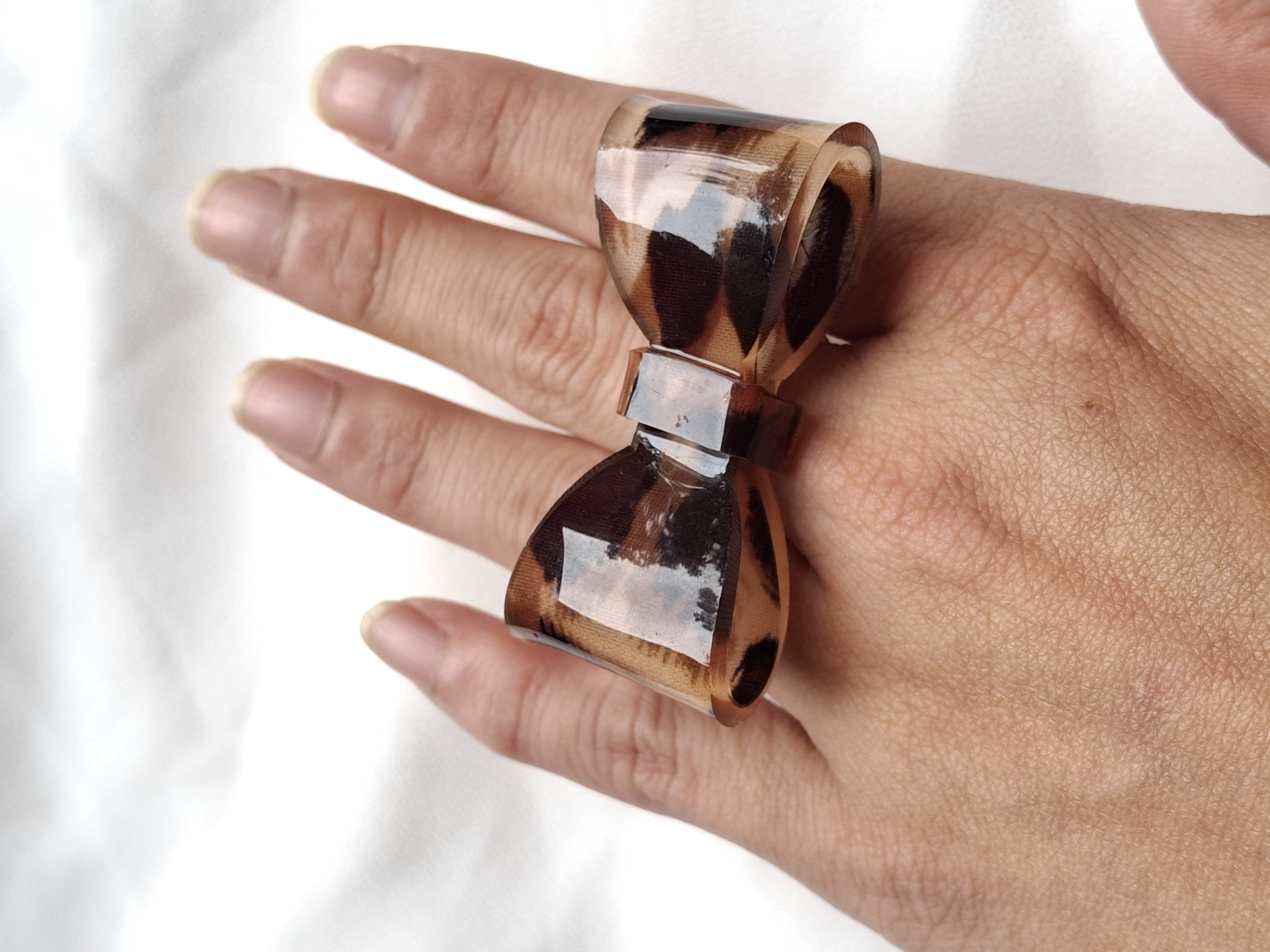EUC Faux Tortoise Bow Statement Cocktail Ring Jewelry