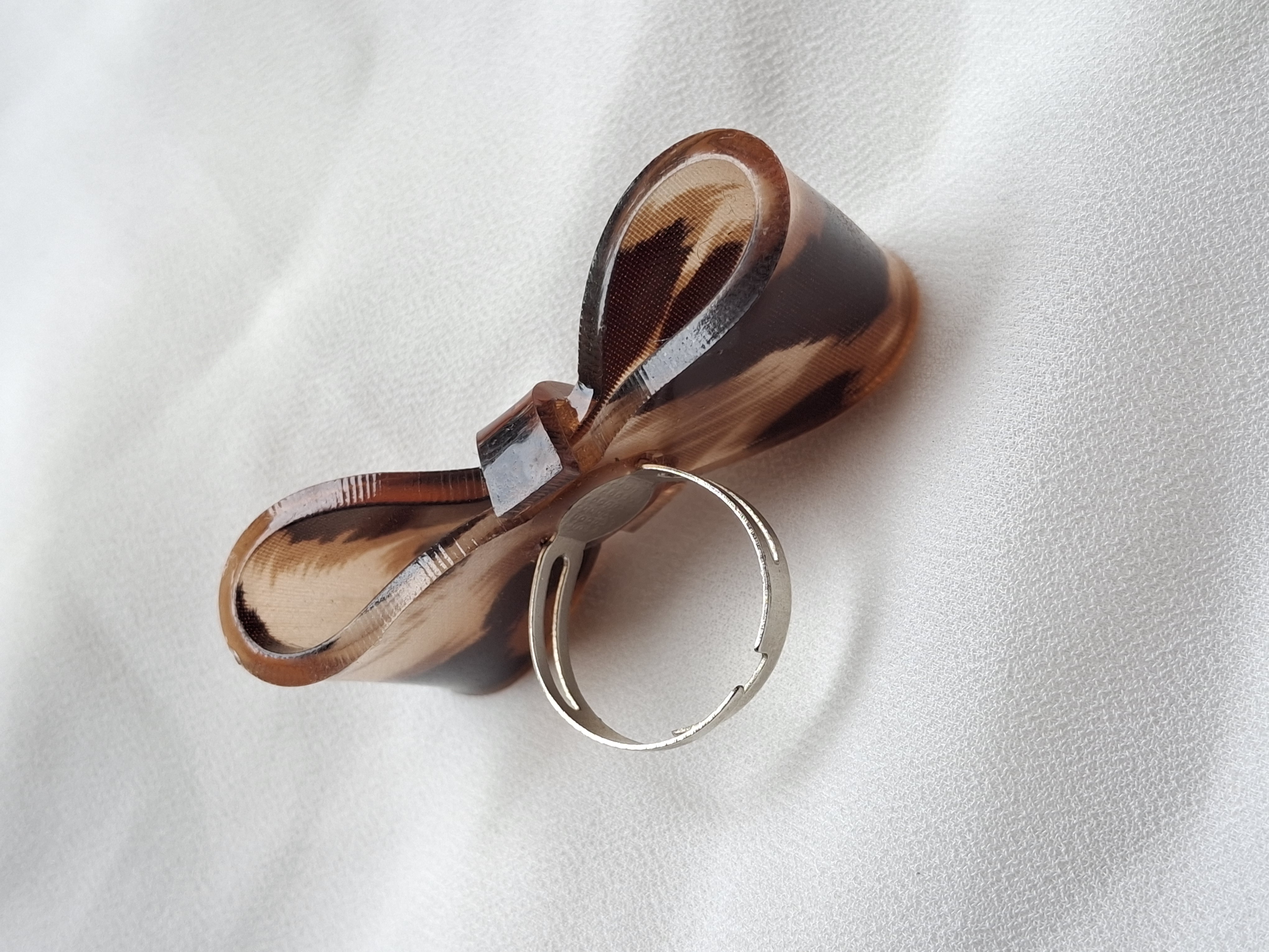 Image 3 for EUC Faux Tortoise Bow Statement Cocktail Ring Jewelry