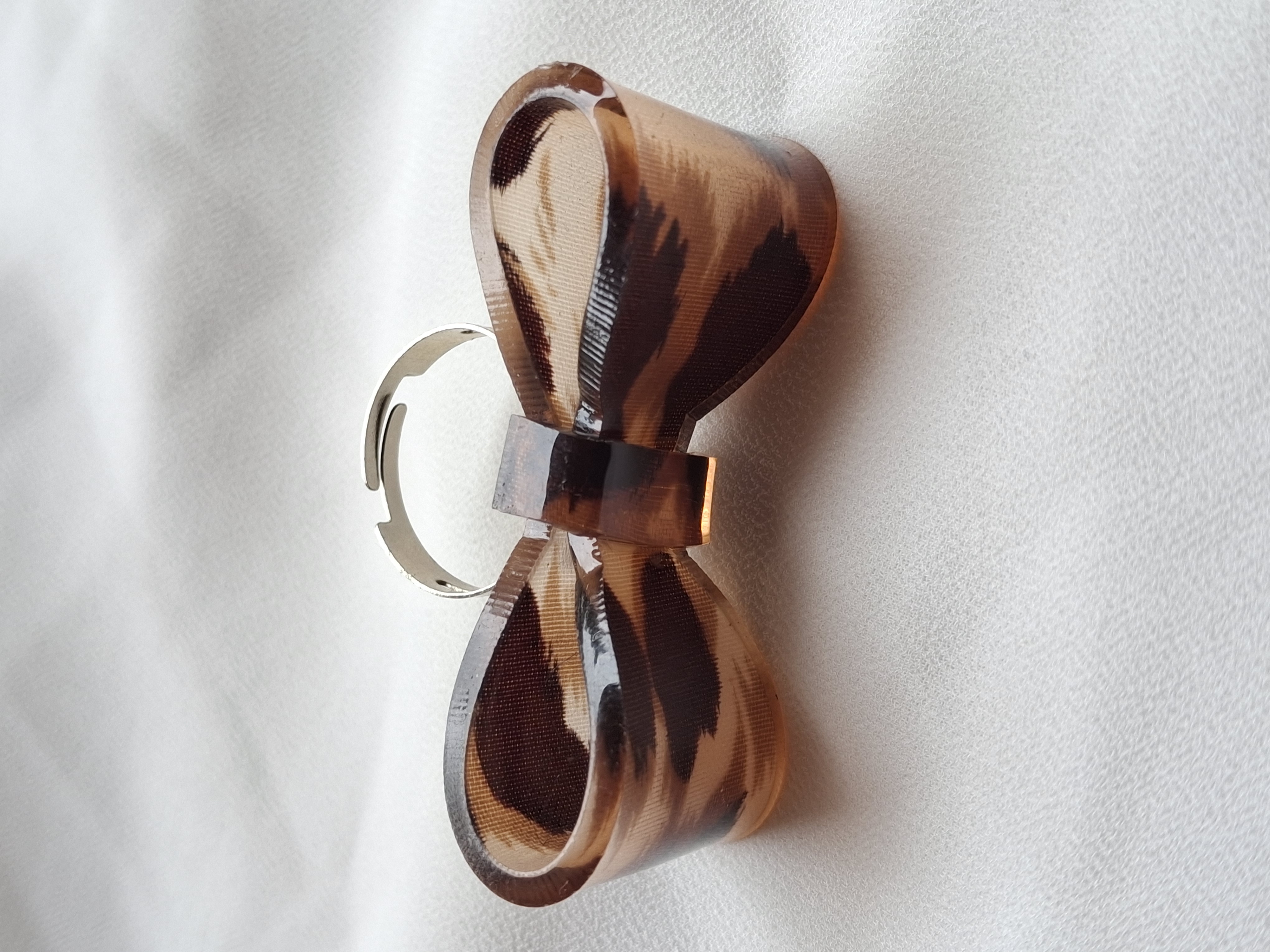 Image 2 for EUC Faux Tortoise Bow Statement Cocktail Ring Jewelry